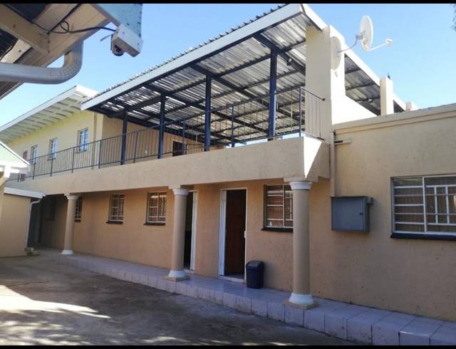 16 BEDROOM HOUSE FOR SALE IN UNIVERSITAS